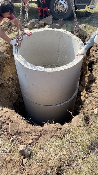 Click image for larger version

Name:	Toilet septic tank being lowered.jpg
Views:	152
Size:	1.07 MB
ID:	1357