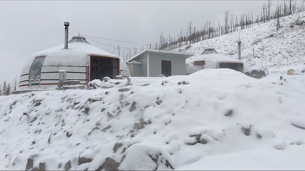 Click image for larger version

Name:	winter view of our living gers during a blizzard.jpg
Views:	284
Size:	875.2 KB
ID:	1597