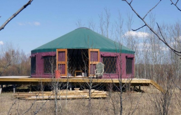 28' Yurtco, 5 yrs old.