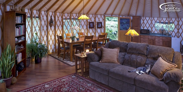 30' yurt in Oregon