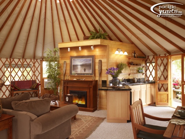 30' yurt in Oregon
