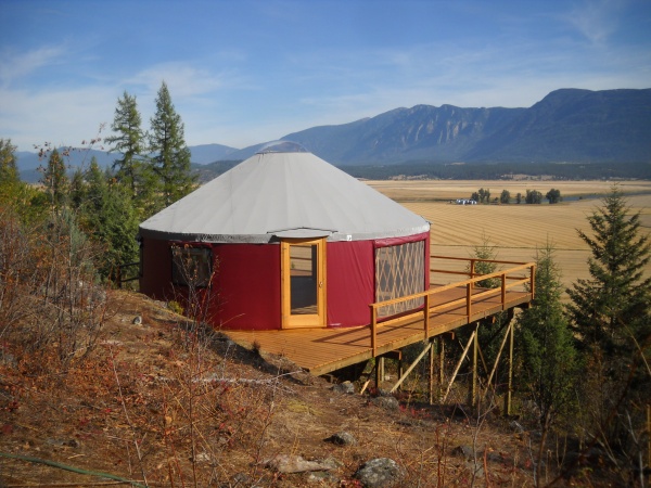 A beautiful 27' Eco-Yurt overlooking a peaceful N. Idaho valley.