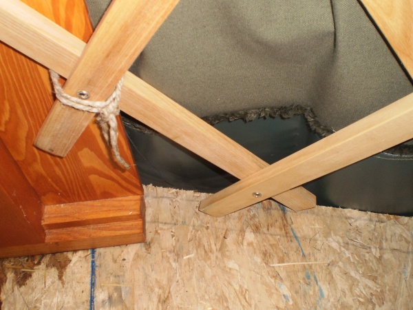 Circular platform, lack of skirt/drip edge.