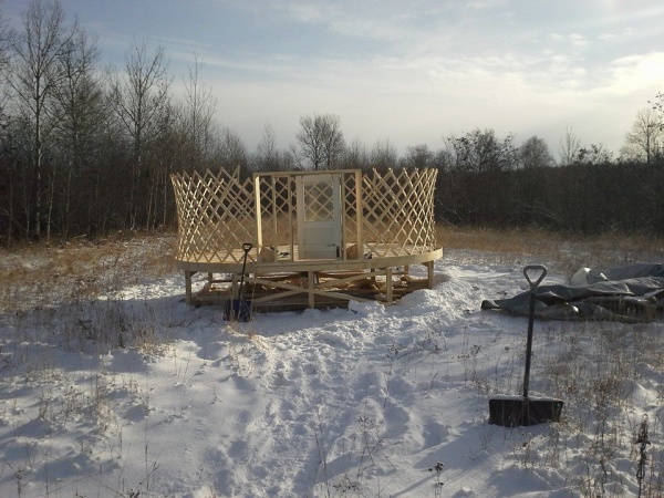 I didn't have enough time to build the doors for the yurt, so I salvaged an old one. I'll pick up with door construction in the spring.