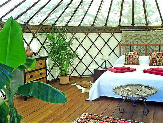 Love this fresh natural looking bedroom