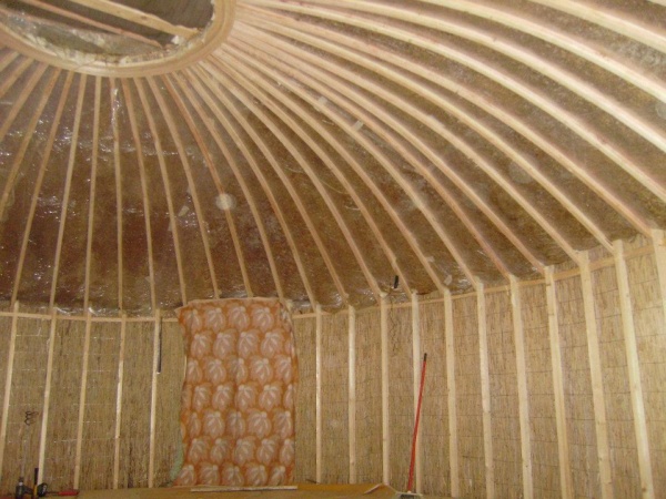 mycelium-yurt inside