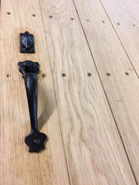 rectangular door w/handle