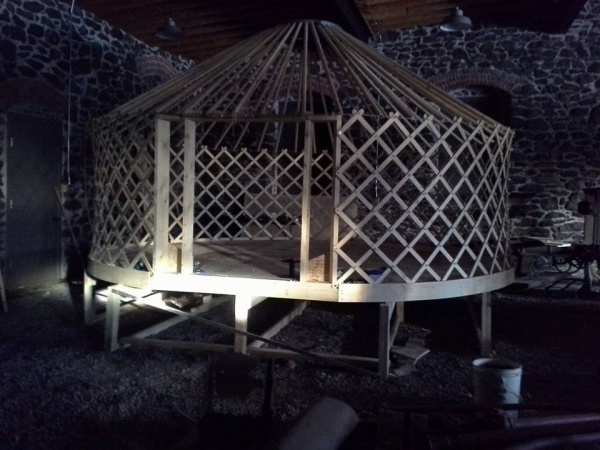 Remaining roof poles cut and placed.